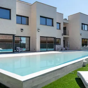 https://guestready-april-rose-pool-apartments.catalonia-hotels.com